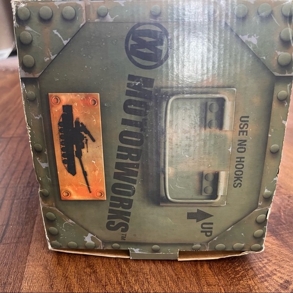 New in box motorworks 1:18 scale large toy battle tank w/sounds & remote - Picture 4 of 8